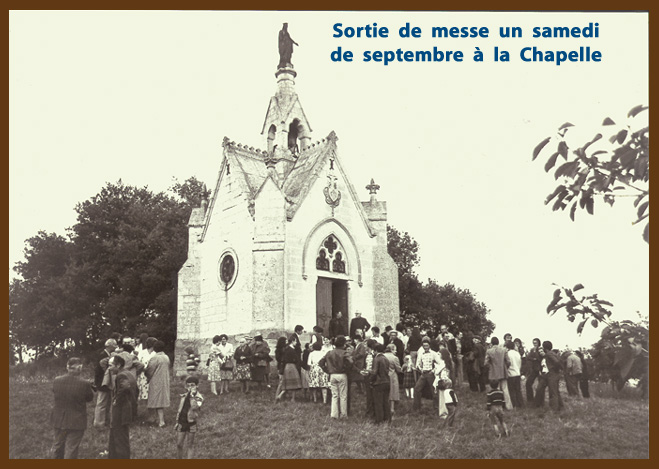 Sortie de messe à la chapelle