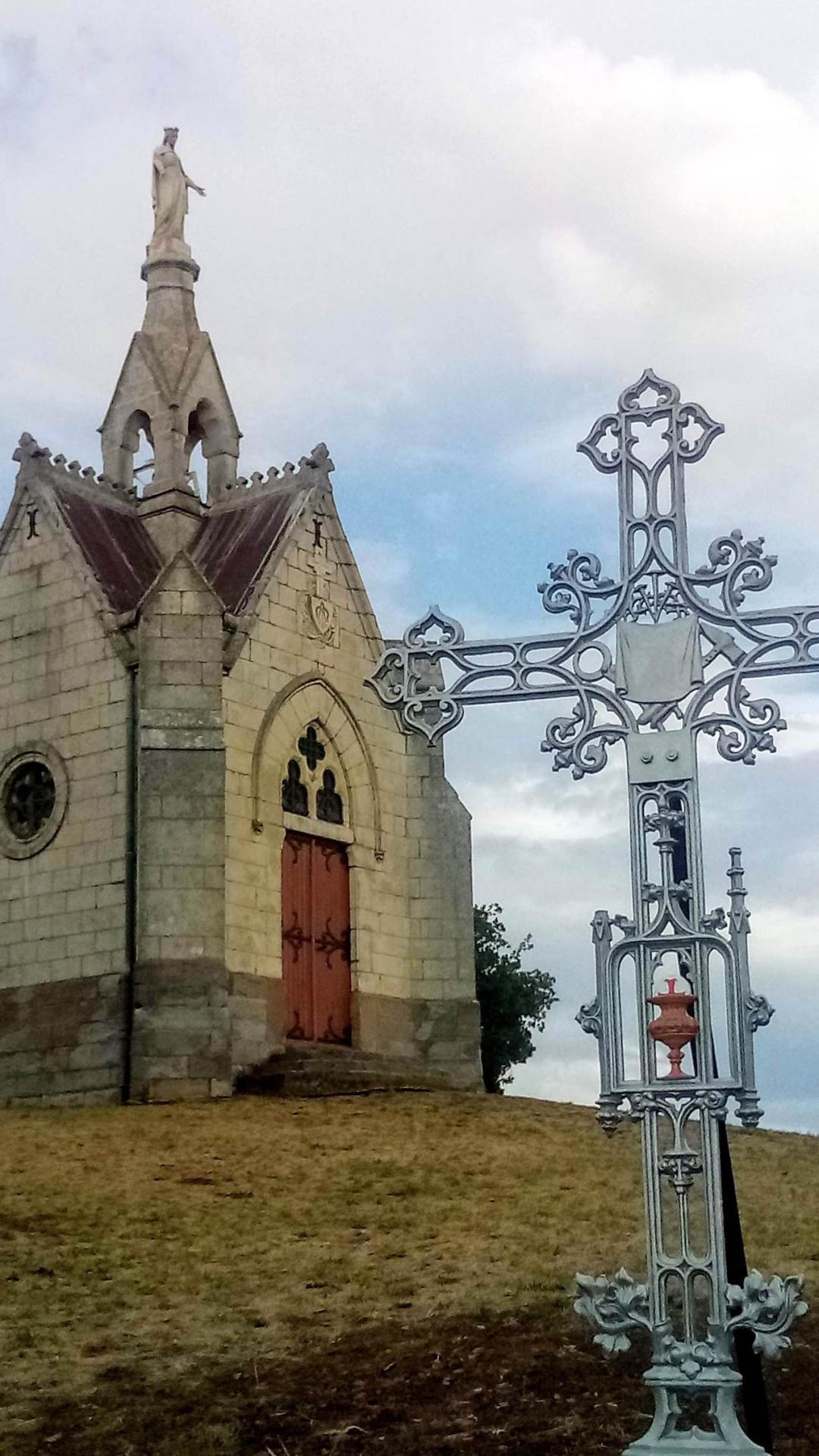 Chapelle et croix