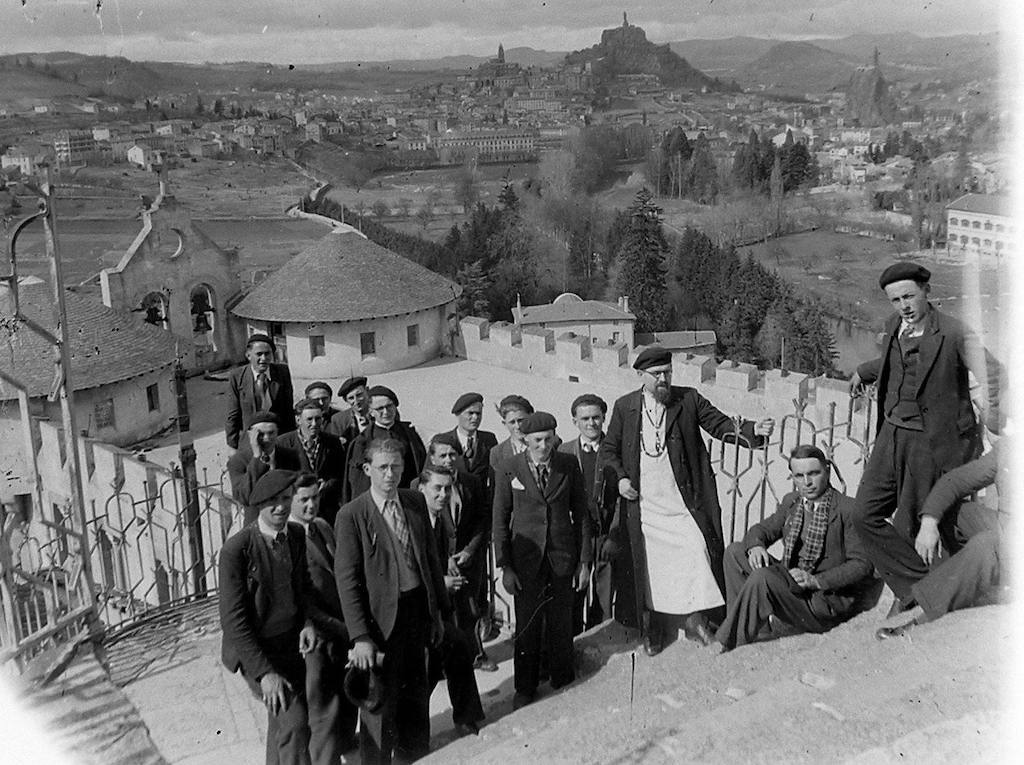 Le puy en velay avec pe re blanc